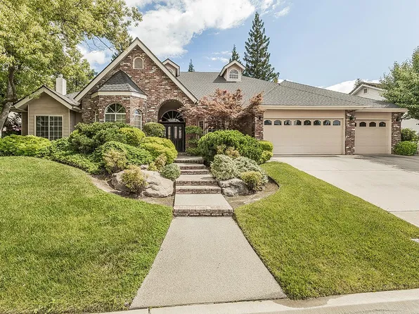 877 E Portsmouth Dr, Fresno, CA 93730