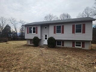 2nd image of 195 Redwood Dr
