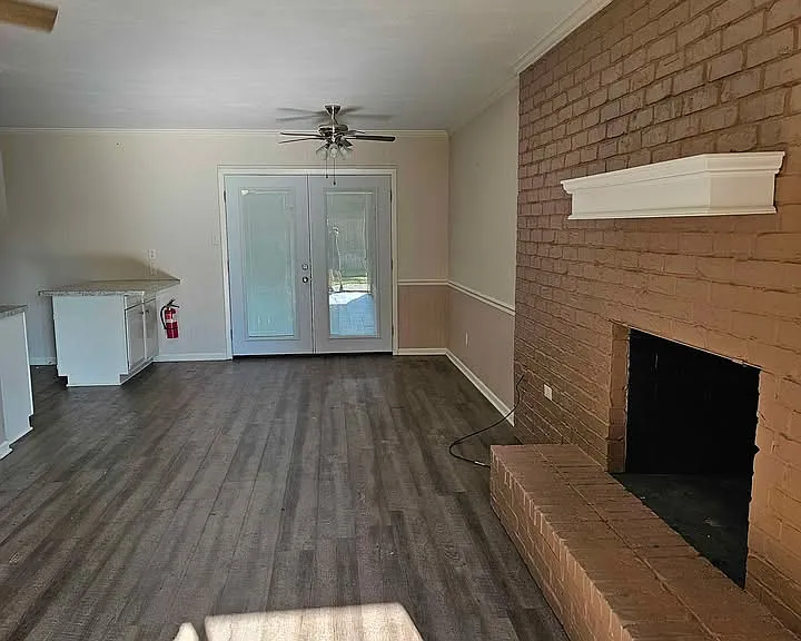 602 E South St #5 — Photo 3