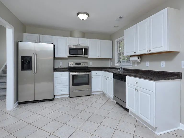 119 Monterey Ln — Photo 10