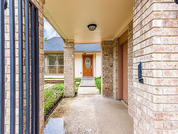 3rd image of 16806 Burwood Way