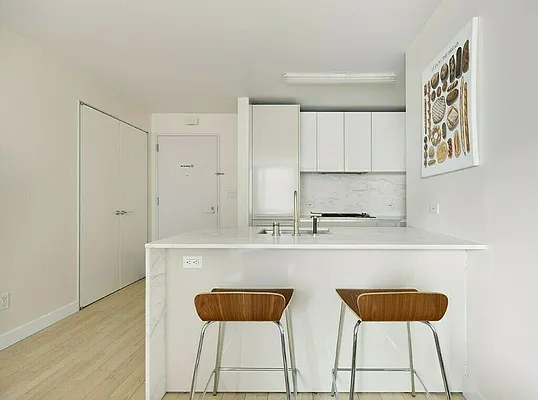 Rented by New York Casas Ltd. | media 22