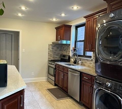 3rd image of 3 Town House Pl APT 3A