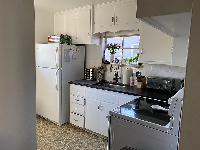 309 E Myrtle St — Photo 7