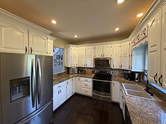 3rd image of 611 Wild Turkey Lane