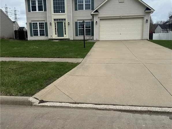 82 Stonesthrow Dr, Berea, OH 44017
