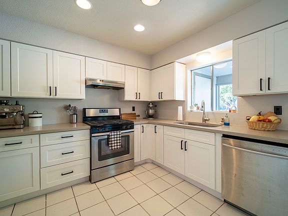2nd image of 104 W Palo Verde Dr
