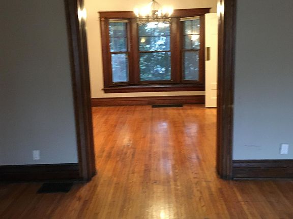 3rd image of 840 Harvard St