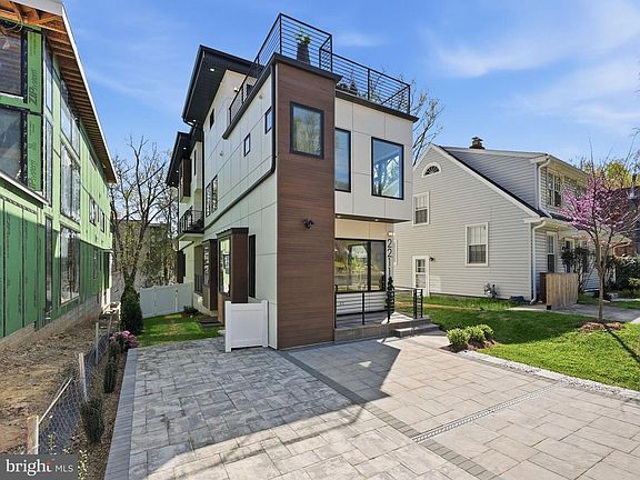 4th image of 2211 Military Rd