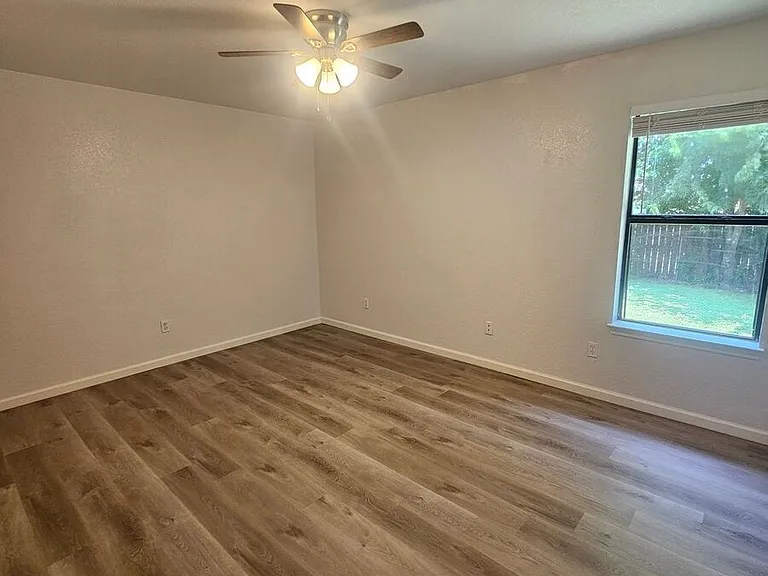 4005 Hitchrock Dr #B — Photo 4