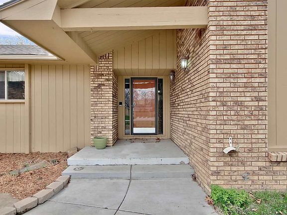 3rd image of 2523 N Banbury Cir