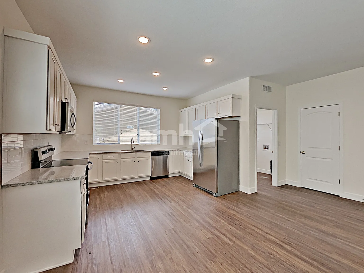 3 bed, 2.5 bath, 1932 sqft, $2,800 — Photo 3