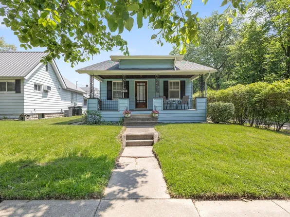 1218 S Twyckenham Dr, South Bend, IN 46615