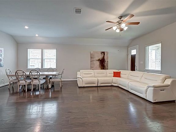 4th image of 2618 Newport Lake Blvd