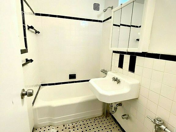4th image of 74-30 Woodside Ave #2A