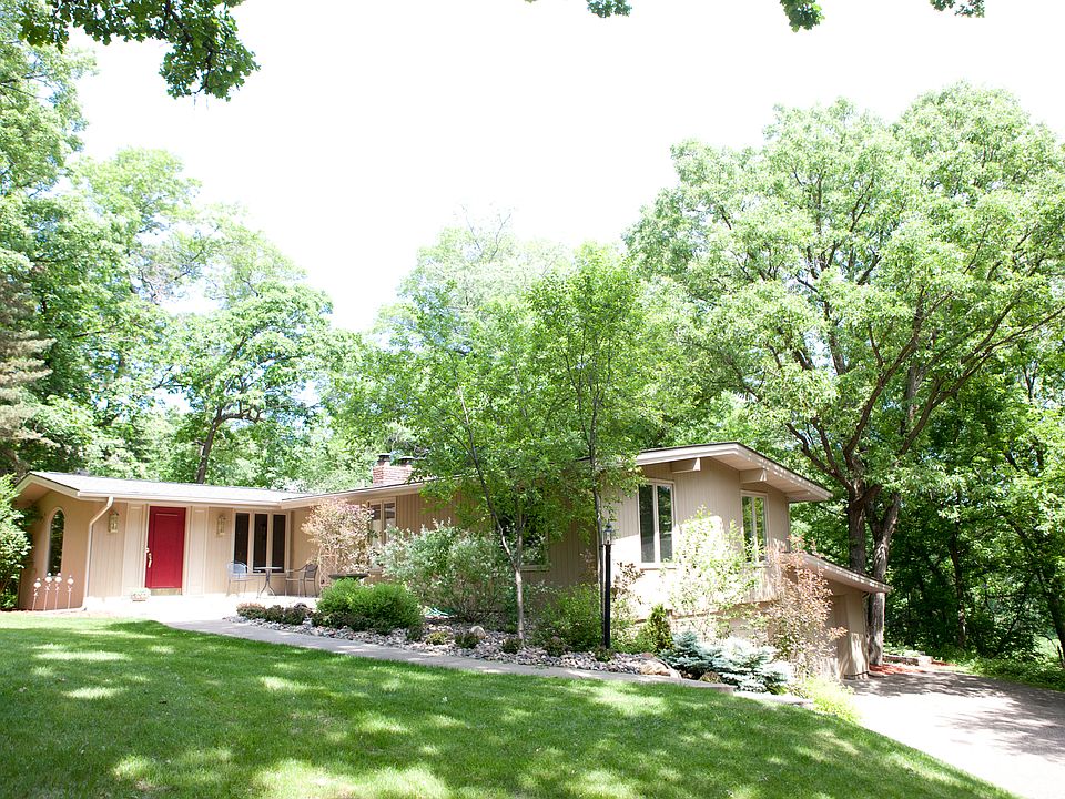 Beautiful home, over 1 arces