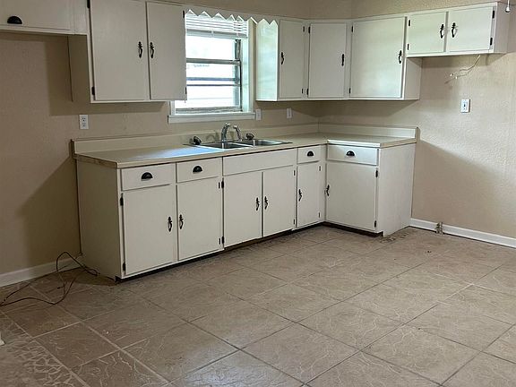 2nd image of 209 W South St