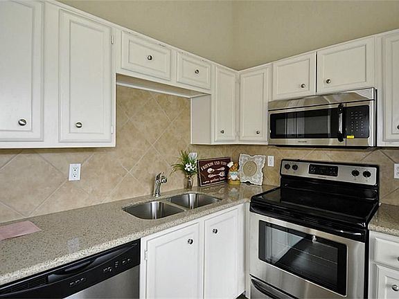 4th image of 3502 S Home Pl