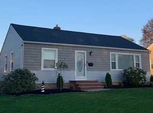 5449 Chestnut Hill Dr, Willoughby, OH 44094
