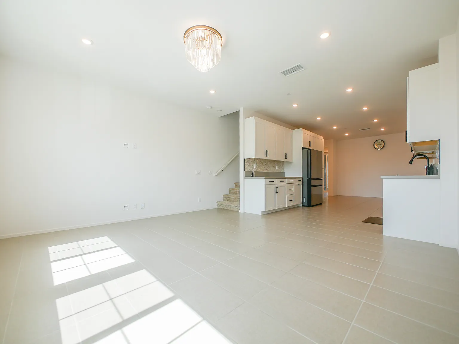 3 bed, 1899 sqft, $3,600 — Photo 1