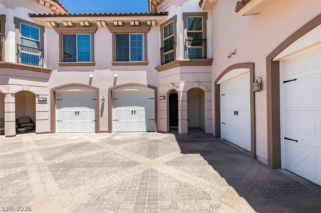 3 bed, 2.5 bath, 1594 sqft, $2,095 — Photo 3