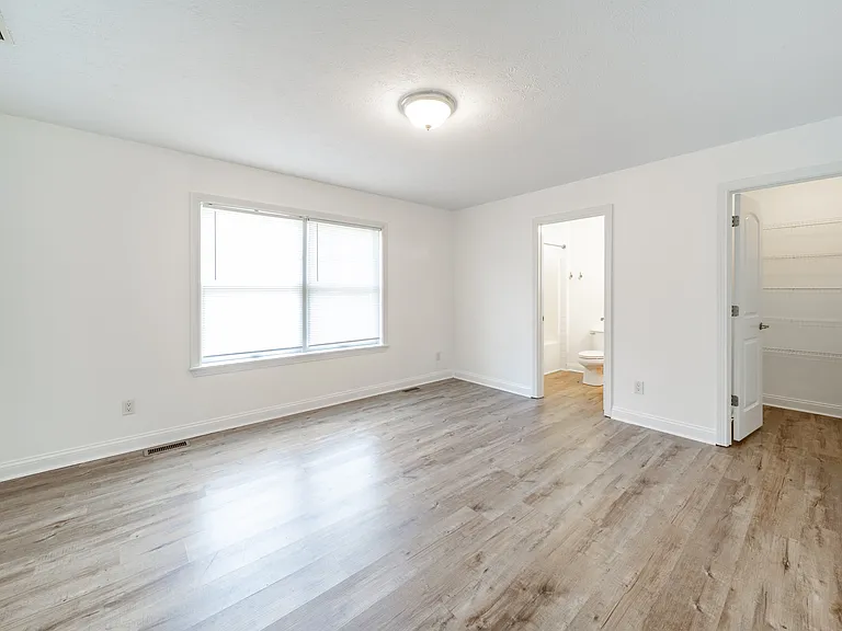 1015 N Gale St — Photo 22