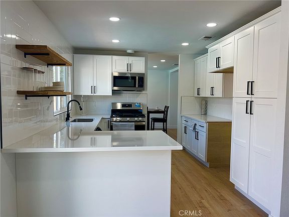 5th image of 6105 N Walnut Ave