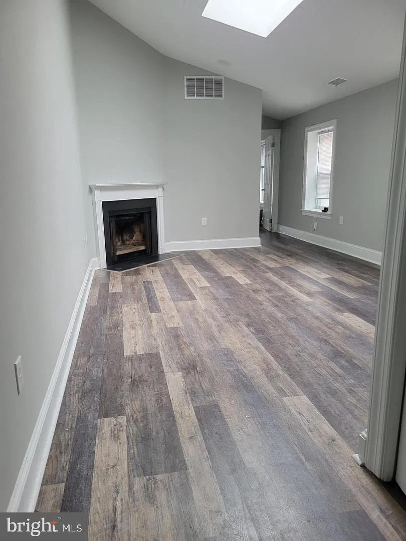 2 bed, 2.0 bath, 900 sqft, $2,800 — Photo 3