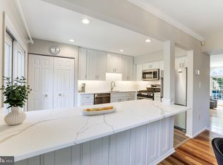 6297 Walkers Croft Way, Alexandria, VA 22315