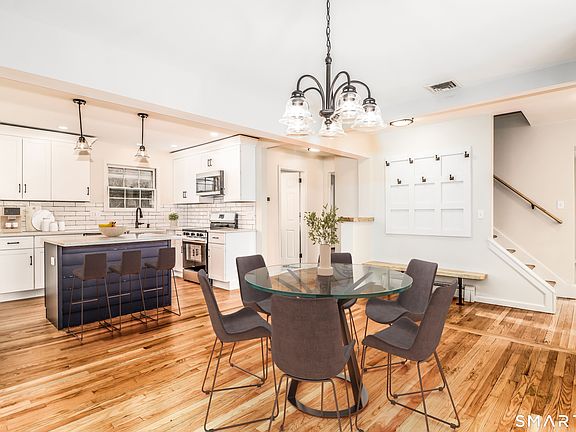 4th image of 408 Hut Hill Road