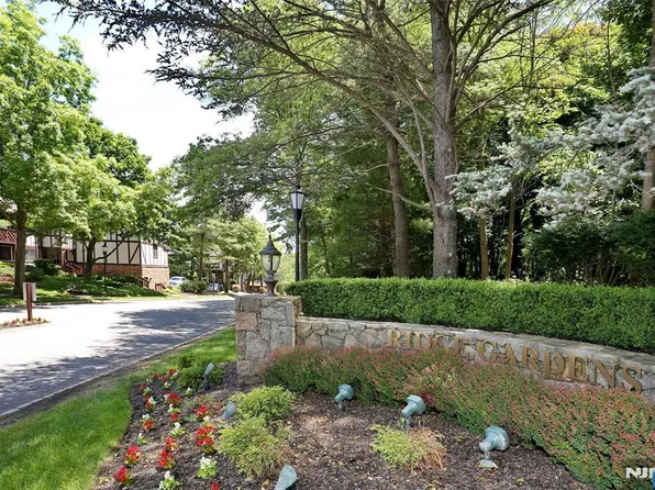 1210 Faulkner Ct #1210, Mahwah, NJ 07430