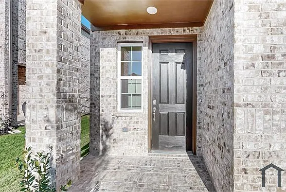 716 Portina Dr — Photo 1