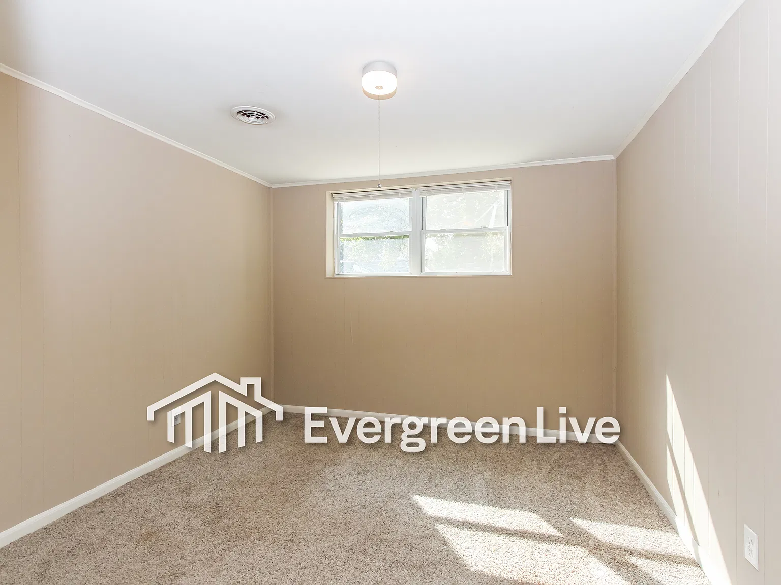 5 bed, 2.0 bath, 1880 sqft, $1,645 — Photo 3