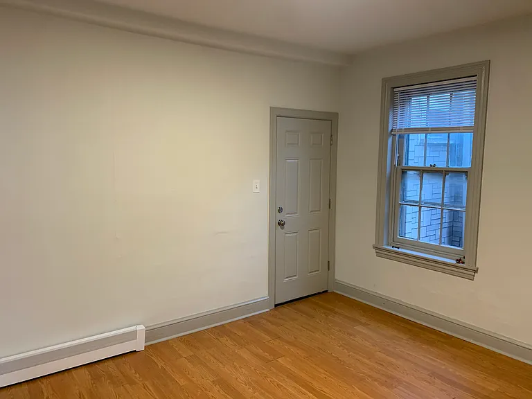 172 N Charlotte St — Photo 4