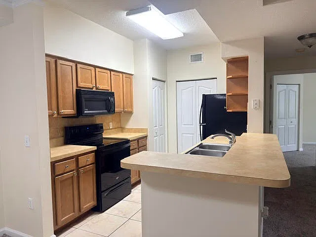 3 bed, 2.0 bath, 1244 sqft, $2,900 — Photo 4