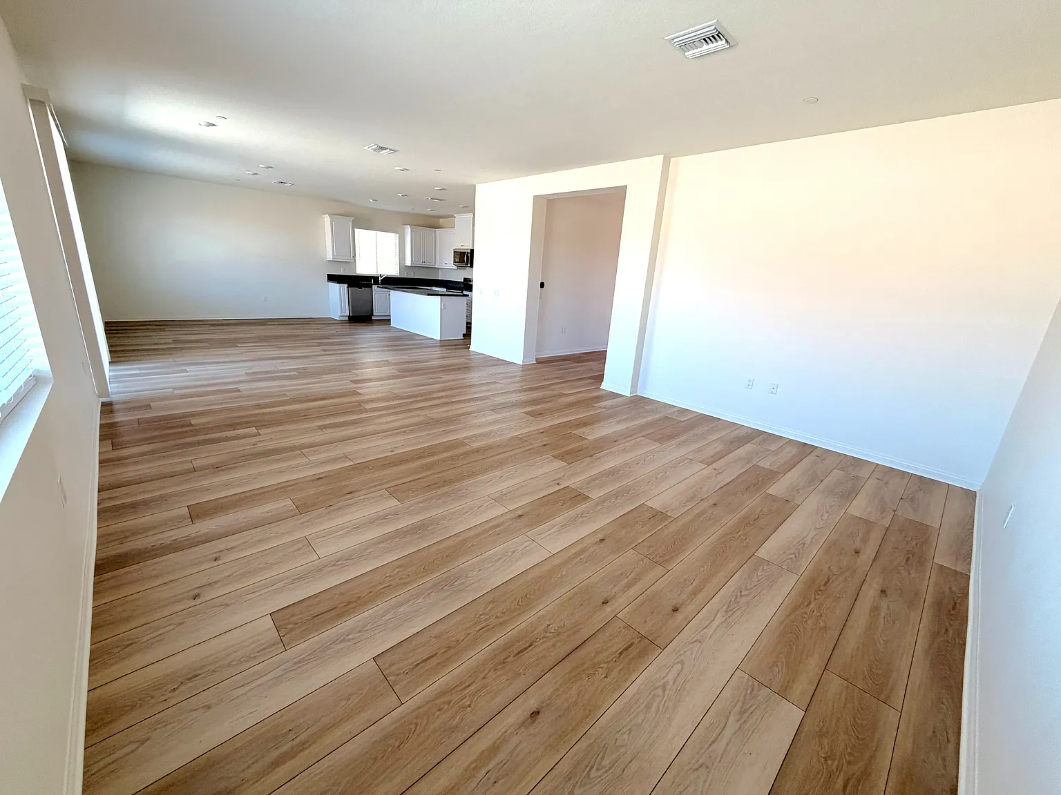 5 bed, 2866 sqft, $3,600 — Photo 4