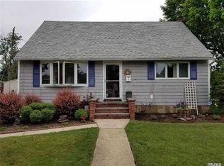 1 Anjo Dr, Massapequa, NY 11758