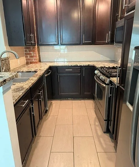 307 NW 27th St — Photo 1
