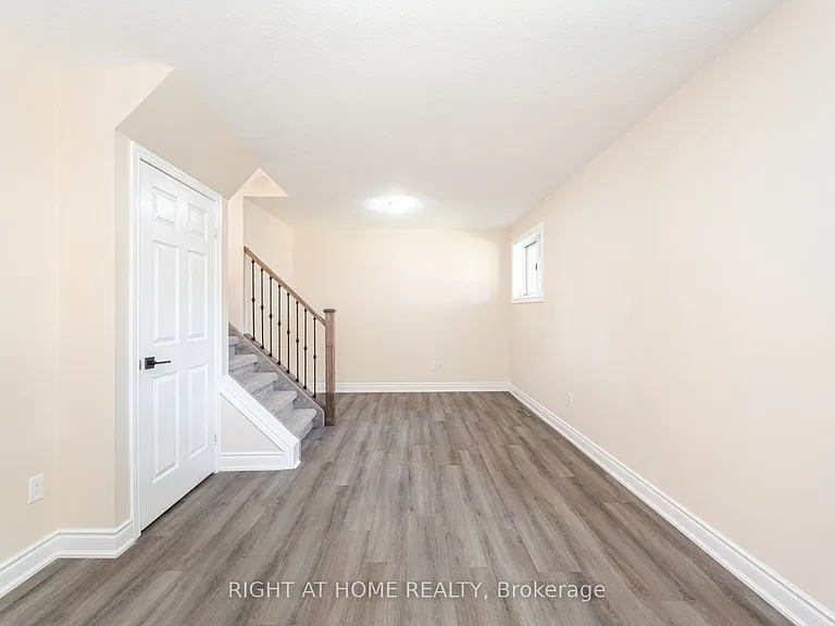 50 Albemarle St — Photo 28
