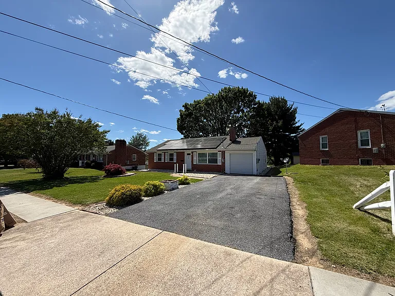 Daycotah Ave — Photo 26