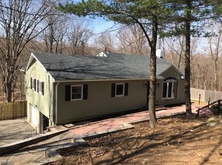 16 Whitman Dr, Denville, NJ 07834