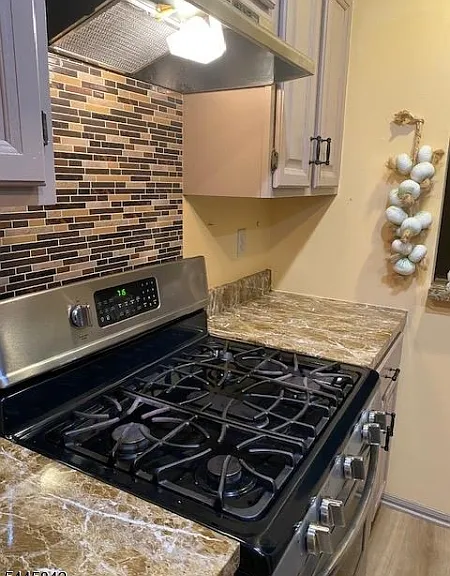 131 Irving Pl — Photo 9