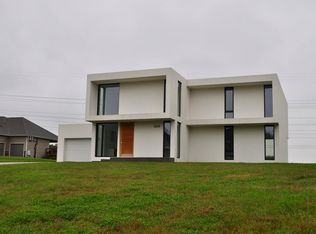 5501 NW 78th Ct, Johnston, IA 50131