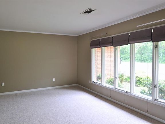 3rd image of 3866 Antoinette Dr