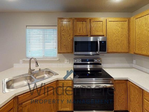 4th image of 343 NE Redwood Pl