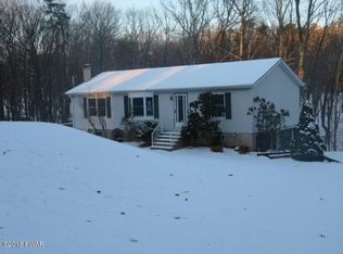 218 Lakewood Dr, Milford, PA 18337