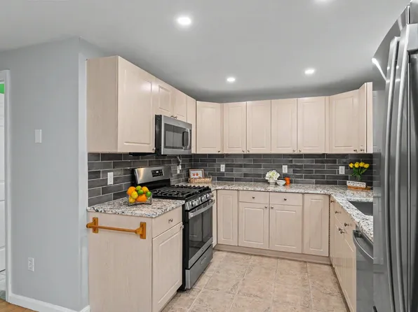 15 Elm Street #2, Derry, NH 03038