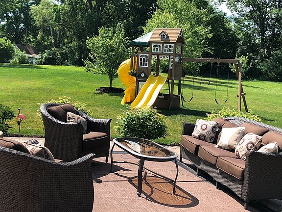 2nd image of 824 Glen Meadows Dr