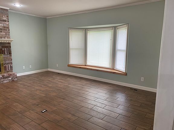 5th image of 2645 Franklin St