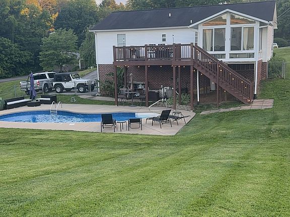 3rd image of 117 Rosewood Ln